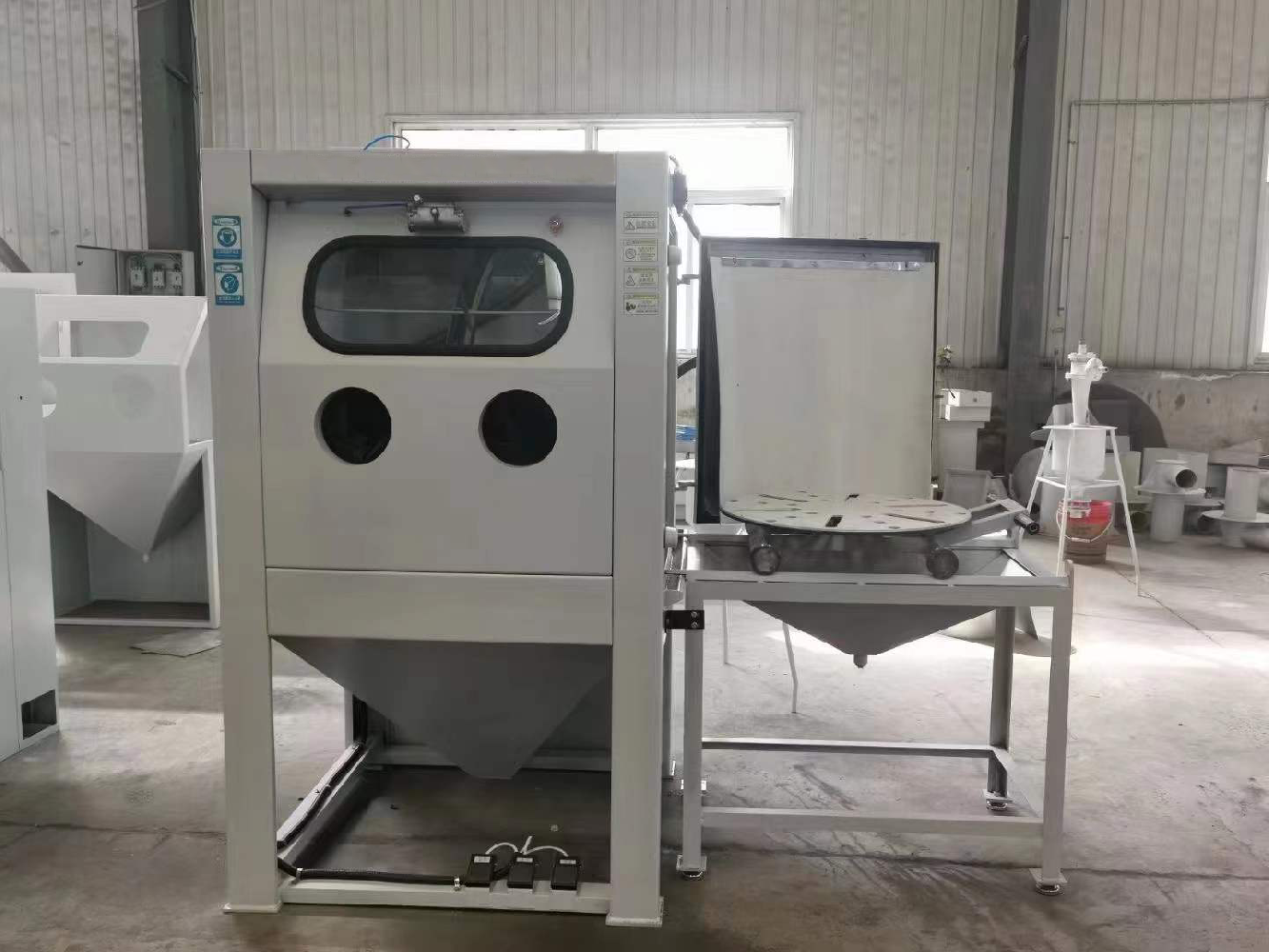 手动液体箱式喷砂机